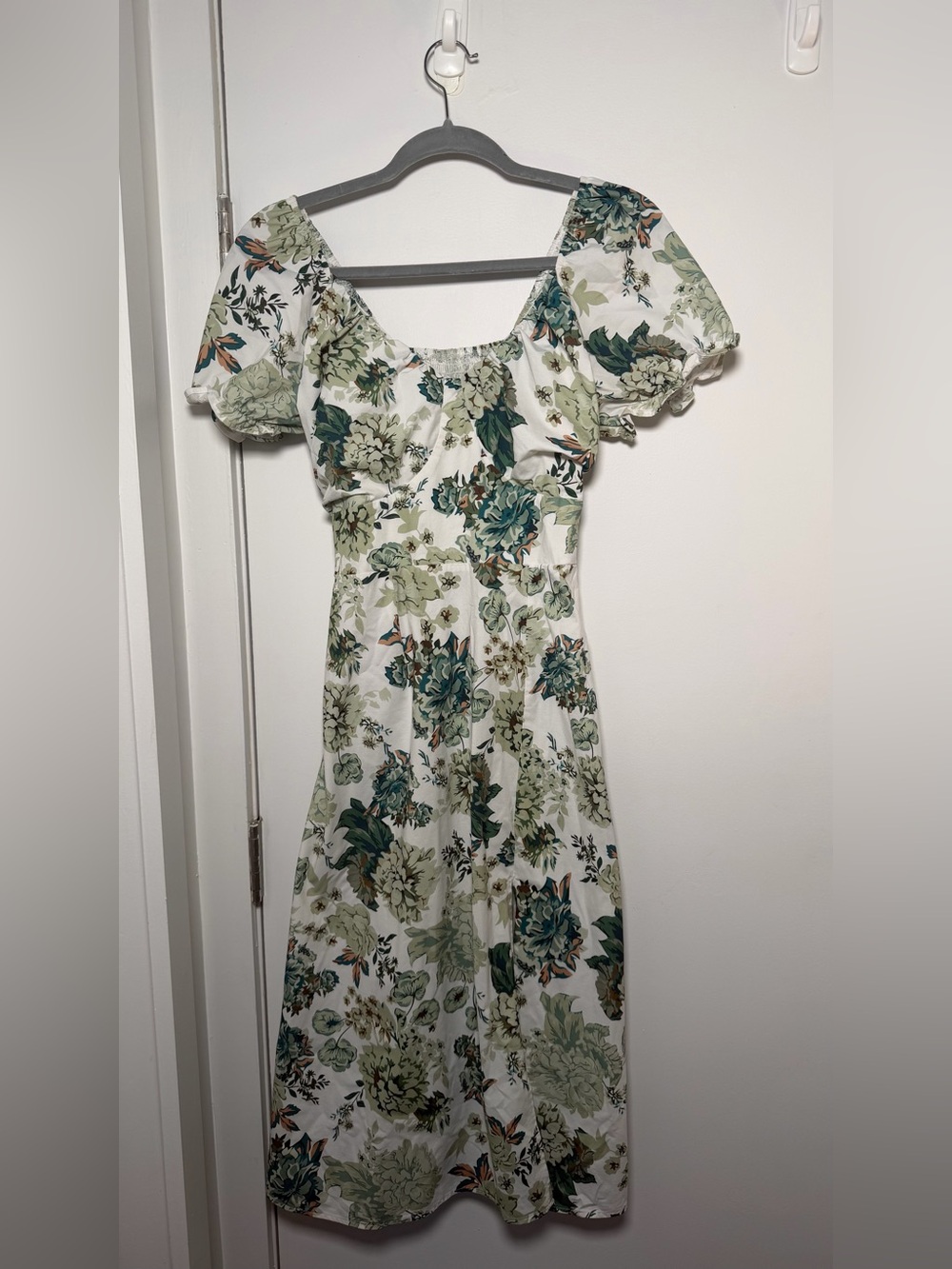 Square Neck Puff-Sleeve Floral Midi Dress in White and Green